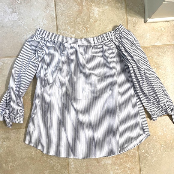 Potter's Pot Tops - Off shoulders blouse